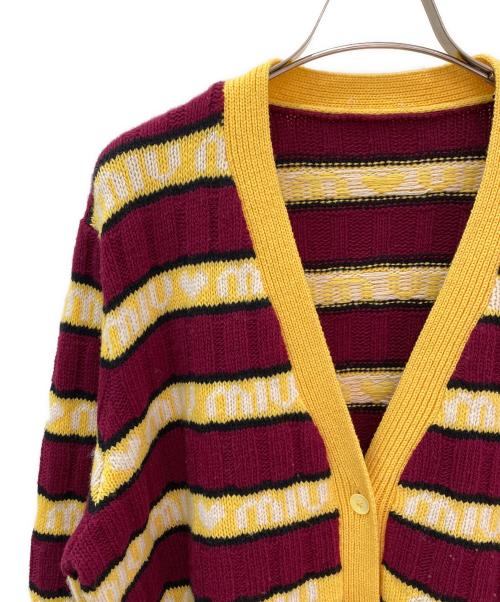 MIU MIU（ミュウミュウ）MIU MIU (ミュウミュウ) ロゴ ボーダー カーディガン ボルドー×イエロー サイズ:40の古着・服飾アイテム