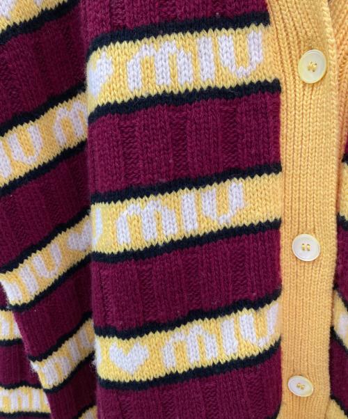 MIU MIU（ミュウミュウ）MIU MIU (ミュウミュウ) ロゴ ボーダー カーディガン ボルドー×イエロー サイズ:40の古着・服飾アイテム