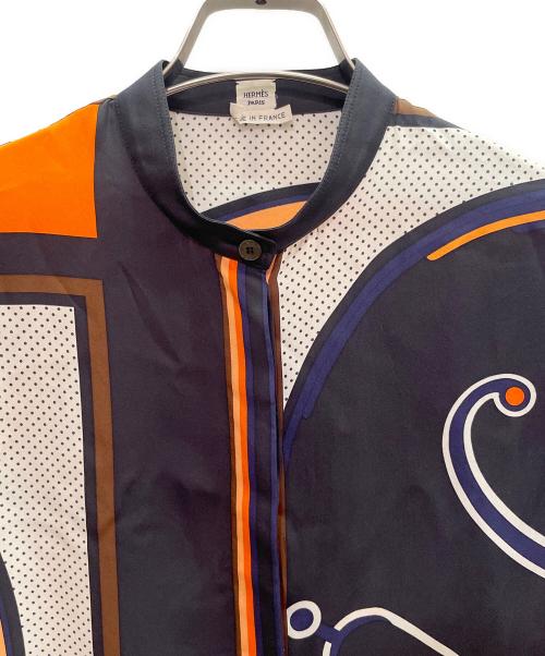 HERMES（エルメス）HERMES (エルメス) All-Over Print Silk Stand-Collar Shirt 総柄シルク スタンドカラーシャツ ブラック×オレンジ サイズ:34の古着・服飾アイテム