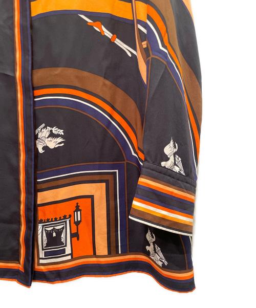 HERMES（エルメス）HERMES (エルメス) All-Over Print Silk Stand-Collar Shirt 総柄シルク スタンドカラーシャツ ブラック×オレンジ サイズ:34の古着・服飾アイテム