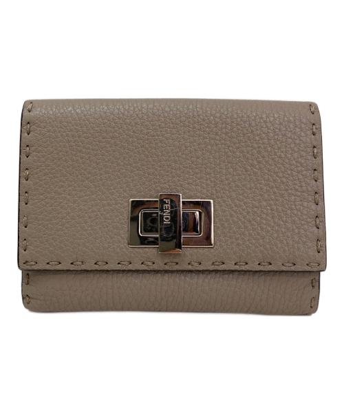 FENDI（フェンディ）FENDI (フェンディ) セレリアコンパクトウォレット エトゥープの古着・服飾アイテム