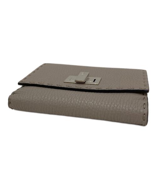 FENDI（フェンディ）FENDI (フェンディ) セレリアコンパクトウォレット エトゥープの古着・服飾アイテム