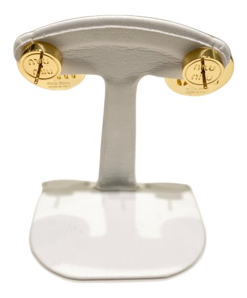 MIU MIU（ミュウミュウ）MIU MIU (ミュウミュウ) ロゴピアス ゴールドの古着・服飾アイテム