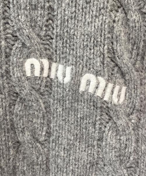 MIU MIU（ミュウミュウ）MIU MIU (ミュウミュウ) カシミヤ混ショートフーディー ライトグレー サイズ:36の古着・服飾アイテム