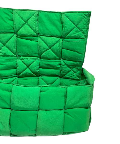 BOTTEGA VENETA（ボッテガベネタ）BOTTEGA VENETA (ボッテガベネタ) PADDED CASSETTE/ パデットテックカセット グリーン サイズ:ミディアム/mediumの古着・服飾アイテム