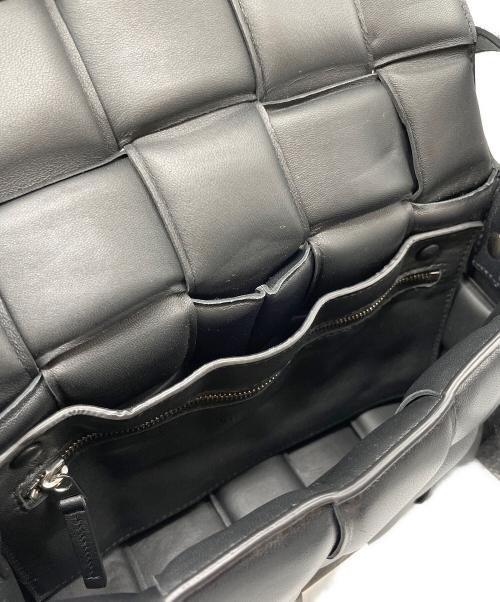 BOTTEGA VENETA（ボッテガベネタ）BOTTEGA VENETA (ボッテガベネタ) Padded Cassette Shoulder Bag Nero/パデット カセット ショルダーバッグ  ブラックの古着・服飾アイテム