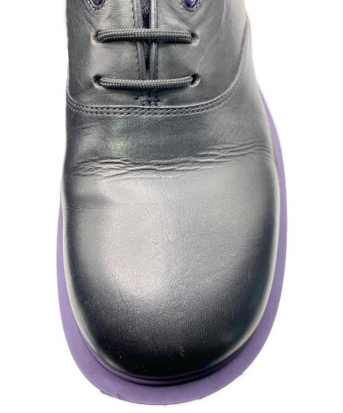 BOTTEGA VENETA（ボッテガベネタ）BOTTEGA VENETA (ボッテガベネタ) レザーシューズ ブラック×パープル サイズ:41の古着・服飾アイテム