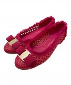 Salvatore Ferragamoサルヴァトーレ フェラガモ）の古着「バラリボンメッシュフラットパンプス」｜ショッキングピンク