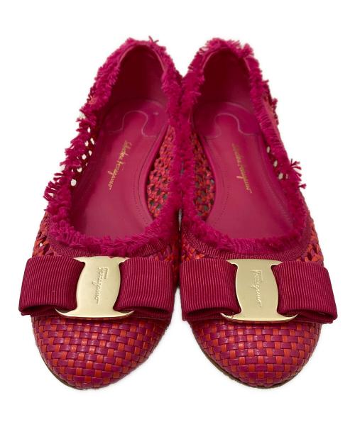 Salvatore Ferragamo（サルヴァトーレ フェラガモ）Salvatore Ferragamo (サルヴァトーレ フェラガモ) バラリボンメッシュフラットパンプス ショッキングピンク サイズ:5 1/2の古着・服飾アイテム