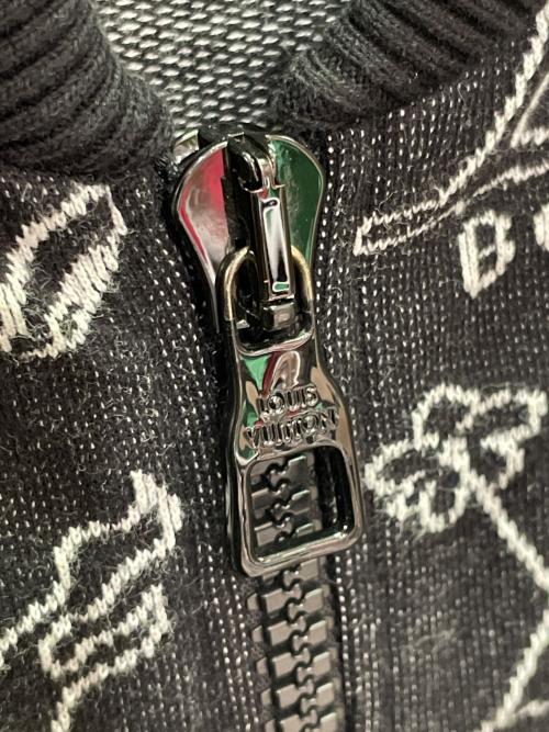 LOUIS VUITTON（ルイ ヴィトン）LOUIS VUITTON (ルイ ヴィトン) LVカートゥーンジャガードジップスルーブルゾン ブラック サイズ:Sの古着・服飾アイテム