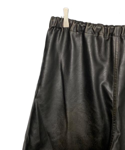 MIHARA YASUHIRO（ミハラヤスヒロ）MIHARA YASUHIRO (ミハラヤスヒロ) VEGAN LEATHER TROUSERS ブラック サイズ:48の古着・服飾アイテム