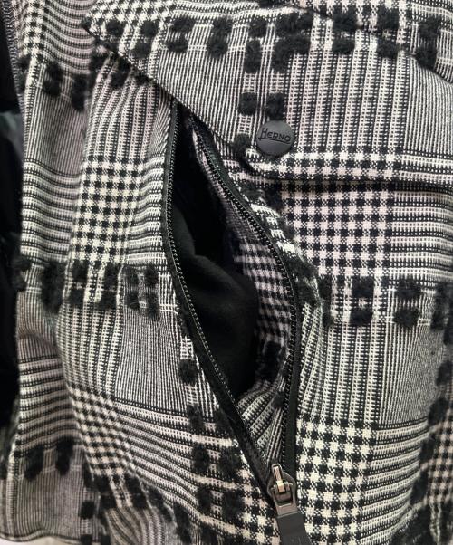 HERNO（ヘルノ）HERNO (ヘルノ) チェックジャガード ダウンジャケット ホワイト×ブラック サイズ:44の古着・服飾アイテム
