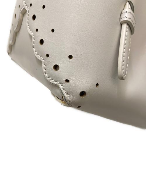 ALAIA（アライア）ALAIA (アライア) パンチングハンドバッグ ホワイトの古着・服飾アイテム