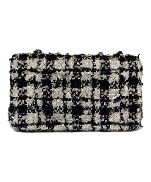 CHANEL（シャネル）CHANEL (シャネル) Wフラップ マトラッセ ツイードショルダーバッグ ホワイト×ブラック サイズ:25の古着・服飾アイテム