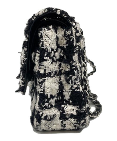 CHANEL（シャネル）CHANEL (シャネル) Wフラップ マトラッセ ツイードショルダーバッグ ホワイト×ブラック サイズ:25の古着・服飾アイテム