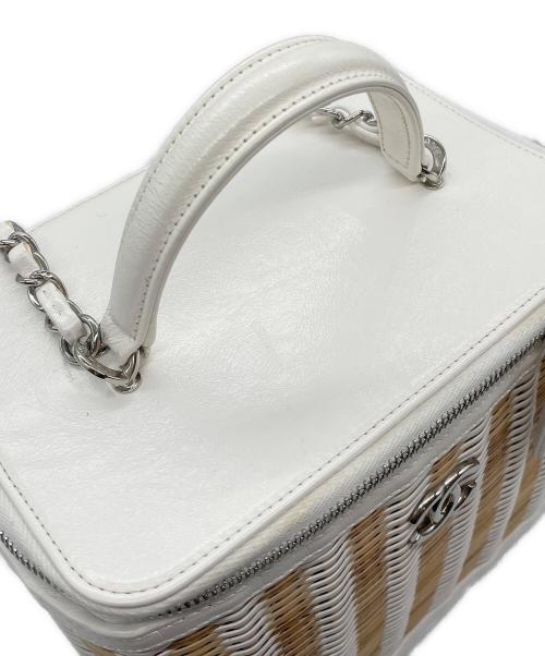 CHANEL（シャネル）CHANEL (シャネル) バニティ バッグ ラタンショルダーバッグ ホワイト×ナチュラルの古着・服飾アイテム