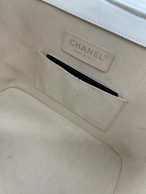 CHANEL（シャネル）CHANEL (シャネル) バニティ バッグ ラタンショルダーバッグ ホワイト×ナチュラルの古着・服飾アイテム