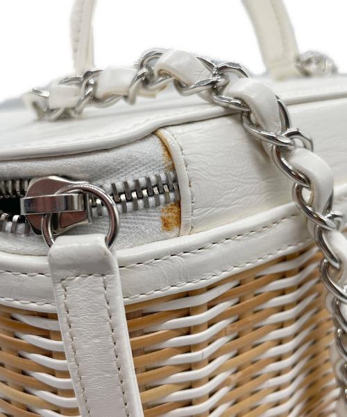 CHANEL（シャネル）CHANEL (シャネル) バニティ バッグ ラタンショルダーバッグ ホワイト×ナチュラルの古着・服飾アイテム