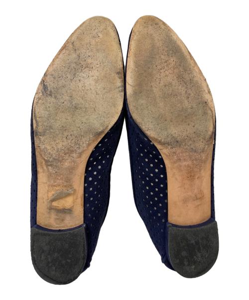 Manolo Blahnik（マノロブラニク）Manolo Blahnik (マノロブラニク) パンチングスウェードパンプス ネイビー サイズ:37の古着・服飾アイテム
