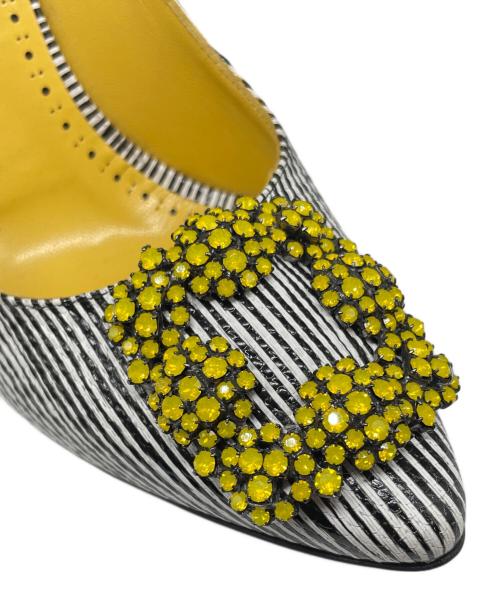 Manolo Blahnik（マノロブラニク）Manolo Blahnik (マノロブラニク) ハンギシ ハイヒール パンプス ホワイト×ブラック サイズ:36 1/2の古着・服飾アイテム