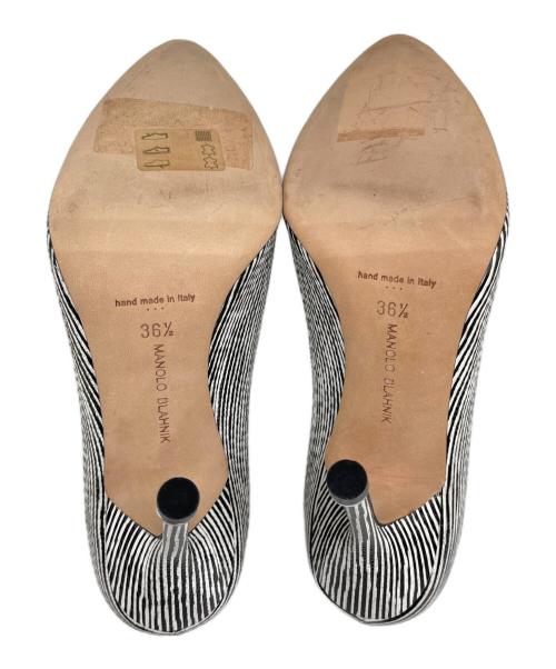 Manolo Blahnik（マノロブラニク）Manolo Blahnik (マノロブラニク) ハンギシ ハイヒール パンプス ホワイト×ブラック サイズ:36 1/2の古着・服飾アイテム