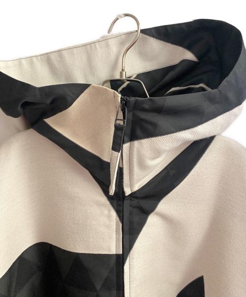 ISSEY MIYAKE MEN（イッセイミヤケメン）ISSEY MIYAKE MEN (イッセイミヤケメン) ジオメトリックオーバーコート ブラック×ベージュ サイズ:3の古着・服飾アイテム