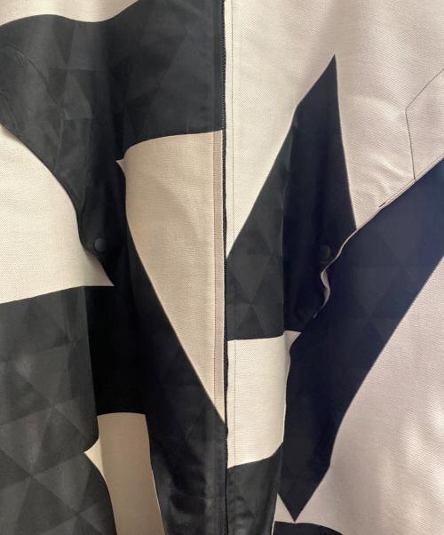 ISSEY MIYAKE MEN（イッセイミヤケメン）ISSEY MIYAKE MEN (イッセイミヤケメン) ジオメトリックオーバーコート ブラック×ベージュ サイズ:3の古着・服飾アイテム