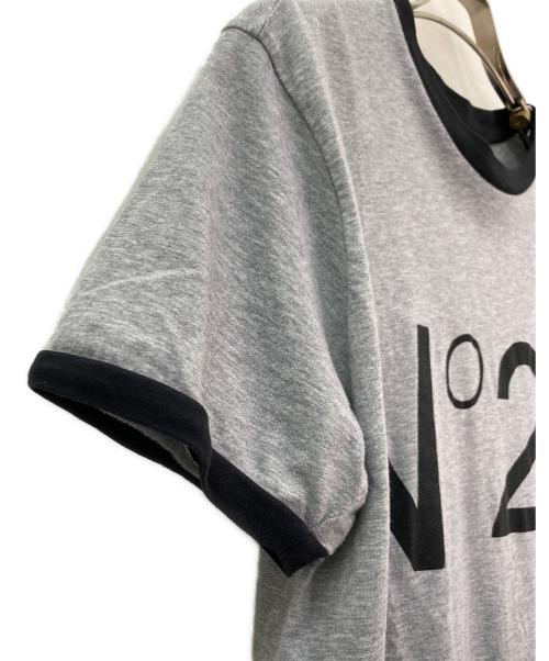 N°21（ヌメロヴェントゥーノ）N°21 (ヌメロヴェントゥーノ) ロゴTシャツ ライトグレー サイズ:Sの古着・服飾アイテム