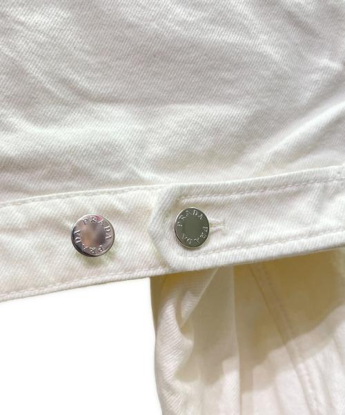 PRADA（プラダ）PRADA (プラダ) プレート付 デニムジャケット ホワイト サイズ:36の古着・服飾アイテム