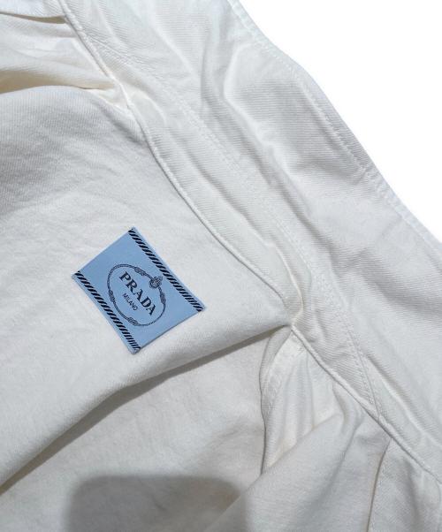 PRADA（プラダ）PRADA (プラダ) プレート付 デニムジャケット ホワイト サイズ:36の古着・服飾アイテム