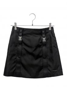 PRADA（プラダ）の古着「Re Nylon トライアングルロゴ スカート」｜ブラック
