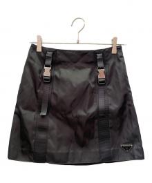 PRADA（プラダ）の古着「Re Nylon トライアングルロゴ スカート」｜ブラック