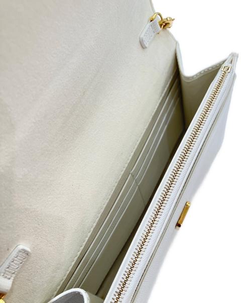 FENDI（フェンディ）FENDI (フェンディ) カーリトスタッズチェーンウォレット/ショルダーバッグ ホワイトの古着・服飾アイテム