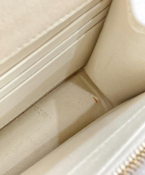 FENDI（フェンディ）FENDI (フェンディ) カーリトスタッズチェーンウォレット/ショルダーバッグ ホワイトの古着・服飾アイテム