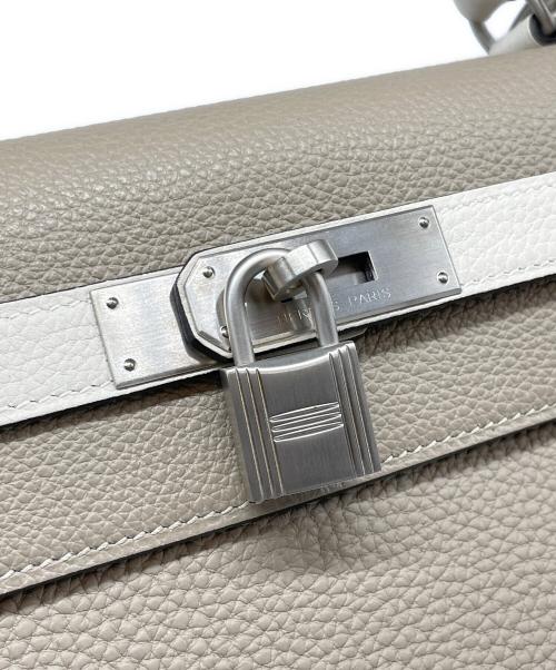 HERMES（エルメス）HERMES (エルメス) ケリー32 外縫い/マットシルバー金具/トゴ/エトゥープ×アイボリー系/A刻印 エトゥープ×アイボリー系 サイズ:32の古着・服飾アイテム