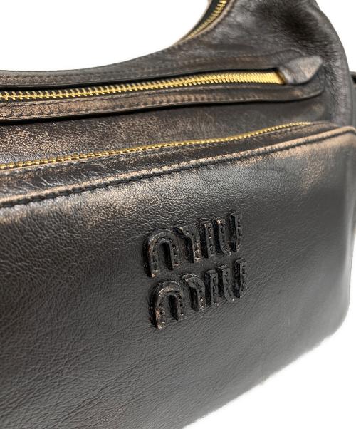 MIU MIU（ミュウミュウ）MIU MIU (ミュウミュウ) ポケット ナッパレザー バッグ 5BC189 ダークブラウンの古着・服飾アイテム