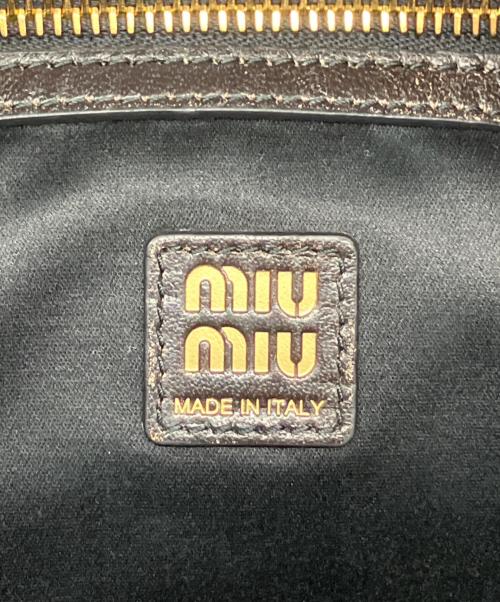 MIU MIU（ミュウミュウ）MIU MIU (ミュウミュウ) ポケット ナッパレザー バッグ 5BC189 ダークブラウンの古着・服飾アイテム