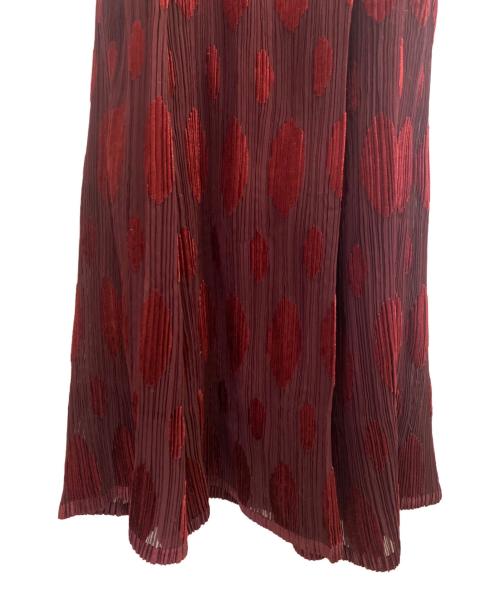 ISSEY MIYAKE FETE（イッセイミヤケフェット）ISSEY MIYAKE FETE (イッセイミヤケフェット) プリーツワンピース ボルドー サイズ:2の古着・服飾アイテム