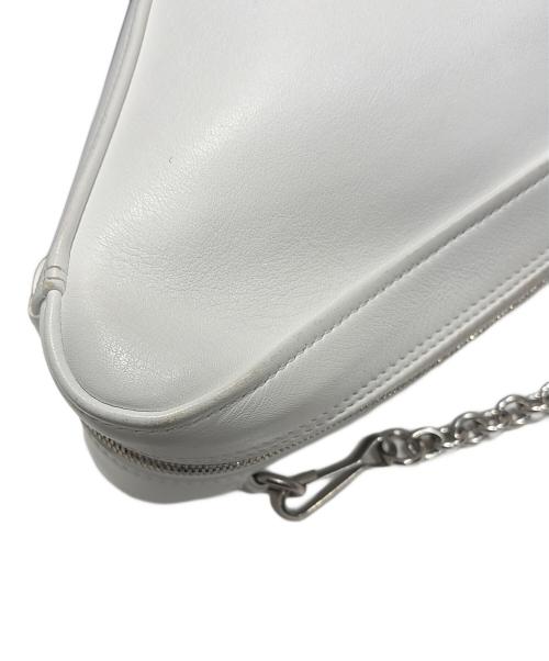 BALENCIAGA（バレンシアガ）BALENCIAGA (バレンシアガ) Triangle Logo Chain Shoulder Bag/トライアングルロゴチェーンショルダーバッグ ホワイトの古着・服飾アイテム