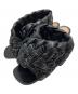 BOTTEGA VENETA（ボッテガベネタ）の古着「イントレチャート クロスサンダル」｜ブラック