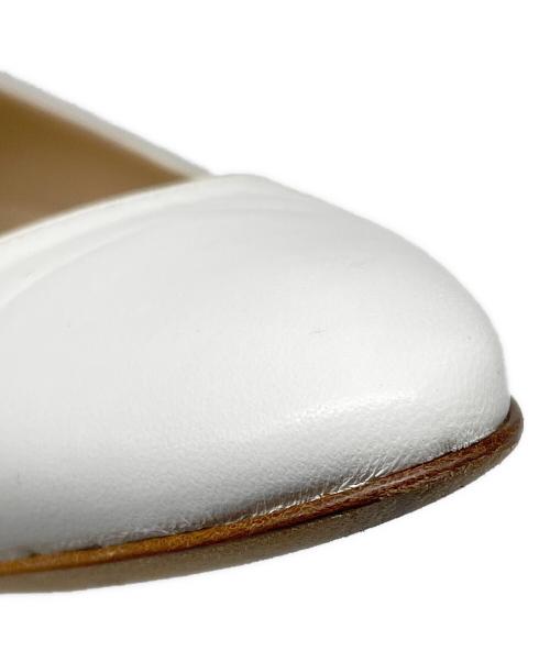 Manolo Blahnik（マノロブラニク）Manolo Blahnik (マノロブラニク) レザーパンプス ホワイト サイズ:361/2の古着・服飾アイテム
