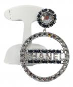 CHANELシャネル）の古着「サークルロゴ イヤリング」｜シルバー×ブラック