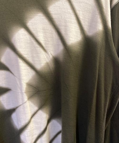 ISSEY MIYAKE（イッセイミヤケ）ISSEY MIYAKE (イッセイミヤケ) ニットロングスリーブカットソー カーキ サイズ:2の古着・服飾アイテム