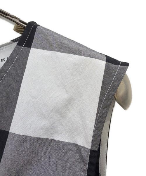 UNITED ARROWS TOKYO（ユナイテッドアローズトウキョウ）UNITED ARROWS TOKYO (ユナイテッドアローズトウキョウ) チェックノースリーブワンピース ホワイト×ブラック サイズ:36の古着・服飾アイテム