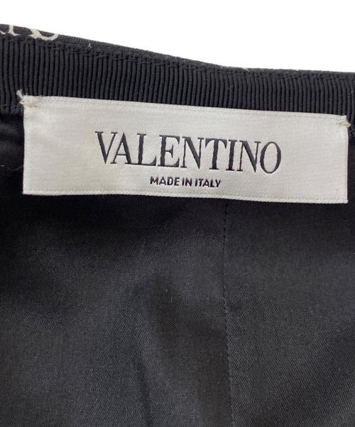 VALENTINO（ヴァレンティノ）VALENTINO (ヴァレンティノ) Vロゴ総柄フレアミニスカート ブラック サイズ:36の古着・服飾アイテム