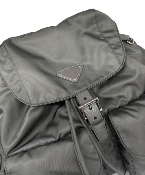 PRADA（プラダ）PRADA (プラダ) ミディアム Re-Nylon バックパック ライトグレーの古着・服飾アイテム