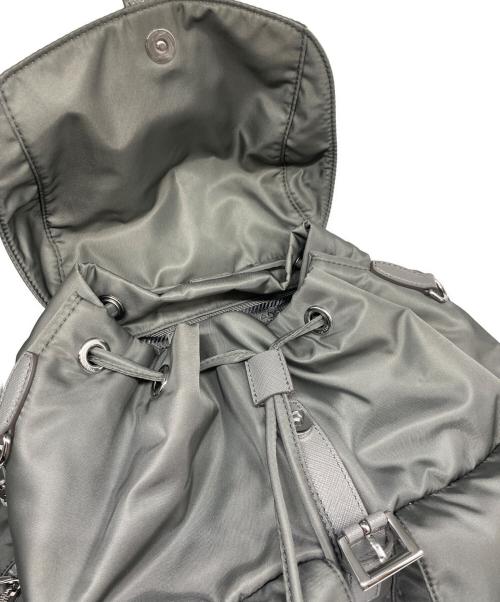 PRADA（プラダ）PRADA (プラダ) ミディアム Re-Nylon バックパック ライトグレーの古着・服飾アイテム