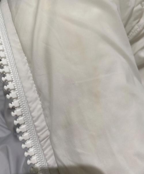 NIKE（ナイキ）NIKE (ナイキ) sacai (サカイ) ファー切替ダウンジャケット ホワイト サイズ:Lの古着・服飾アイテム