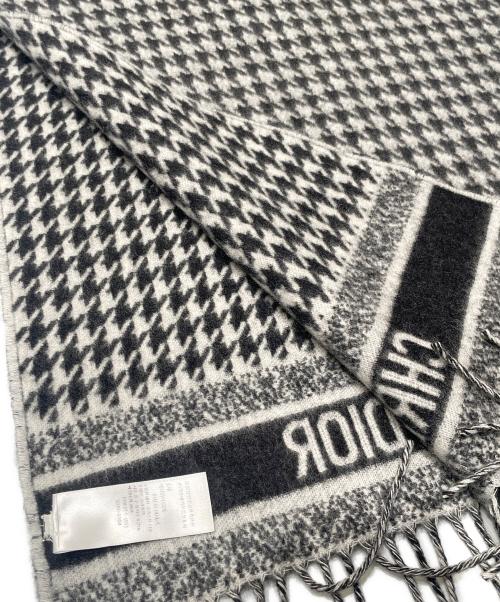 Christian Dior（クリスチャン ディオール）Christian Dior (クリスチャン ディオール) 30モンテーニュ マフラー/Dior 30 Montaigne Scarf/35MON201I001 ブラック×グレーの古着・服飾アイテム