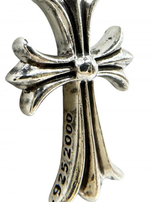 CHROME HEARTS（クロムハーツ）CHROME HEARTS (クロムハーツ) TNY CRSF P SAP タイニークロスファット PAVEピンクサファイア シルバー サイズ:TNY/タイニーの古着・服飾アイテム